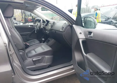 2010 Volkswagen Tiguan Wolfsburg Edition from USA, damaged, VIN WVGAV7AX0AW001573